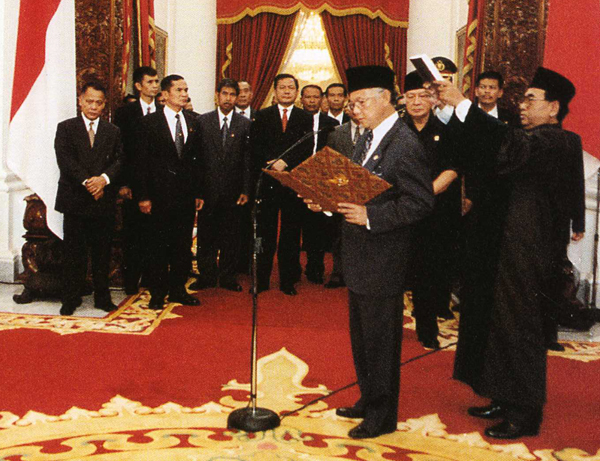 Masa Reformasi: Pemerintahan Presiden B.J. Habibie (1)